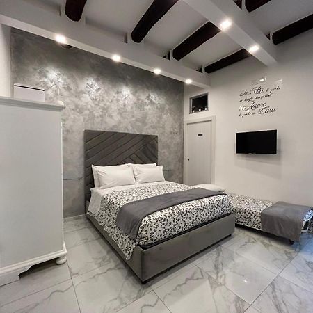 Casa Tolentino Al Centro Di Napoli Villa Buitenkant foto