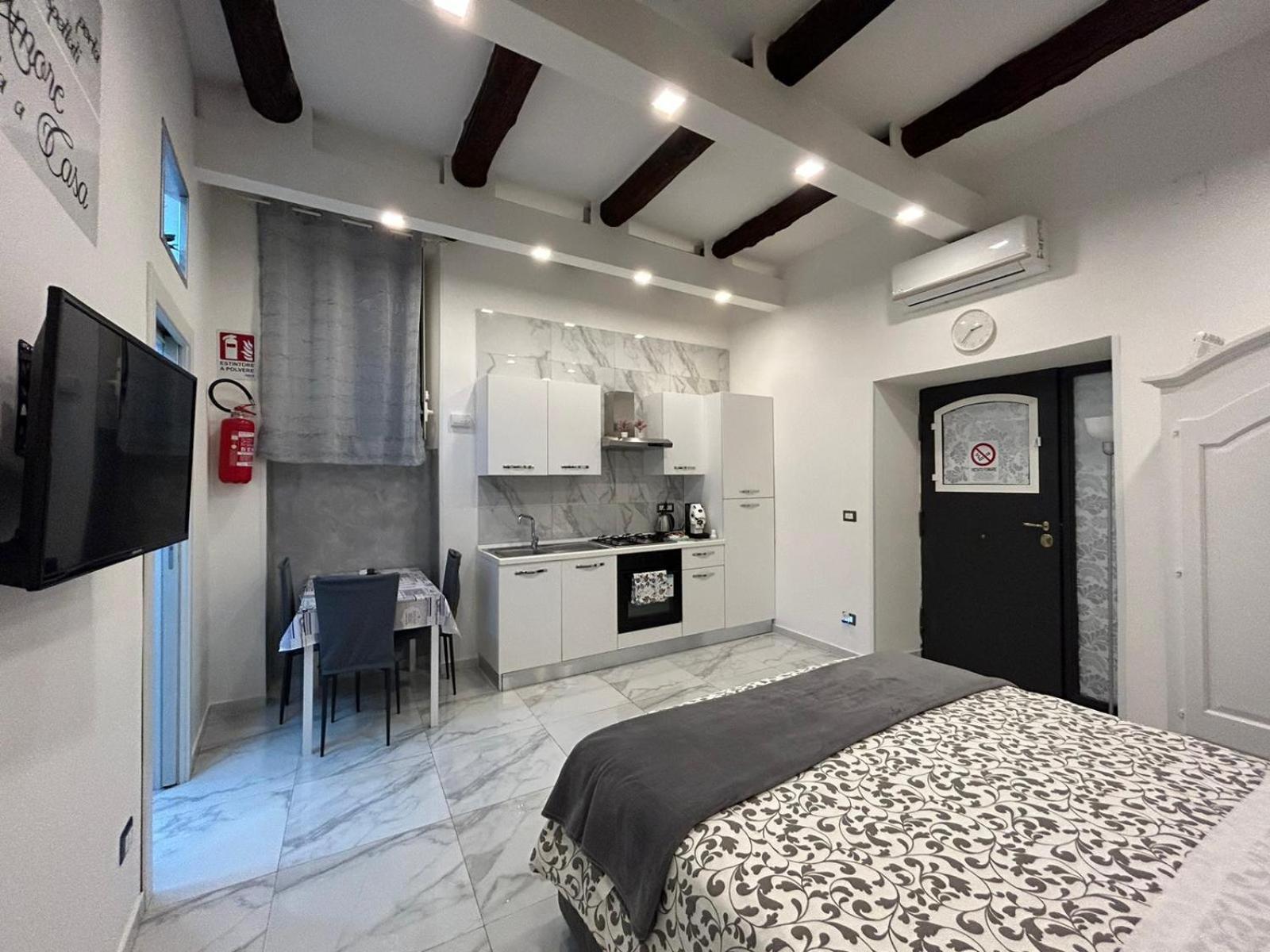 Casa Tolentino Al Centro Di Napoli Villa Buitenkant foto